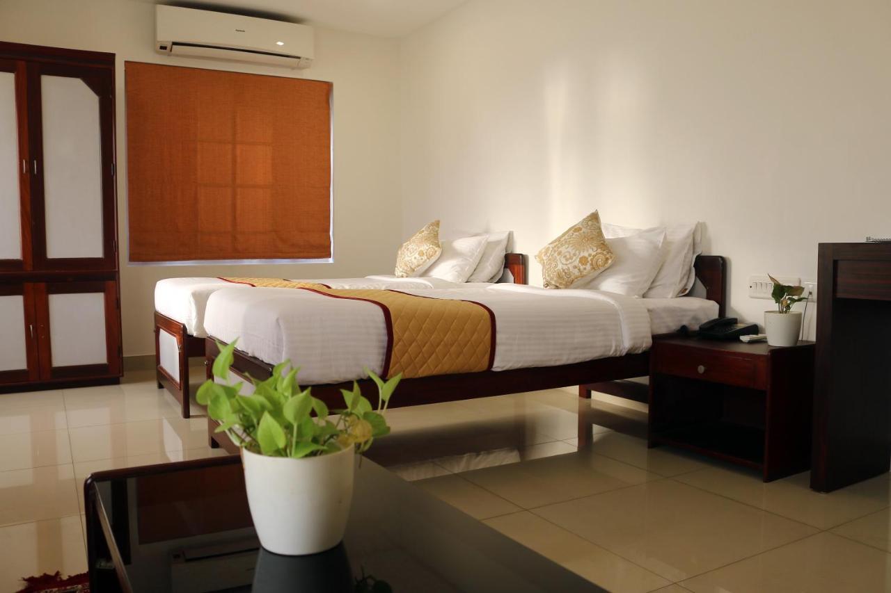 The Rubis Hotel Kottakkal Exterior photo