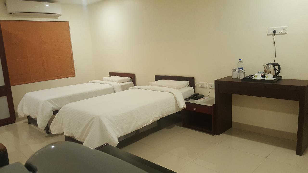The Rubis Hotel Kottakkal Exterior photo